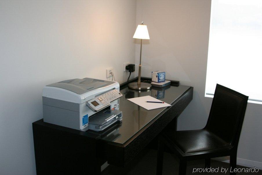 Chancellor Executive Apartments Gold Coast Room photo