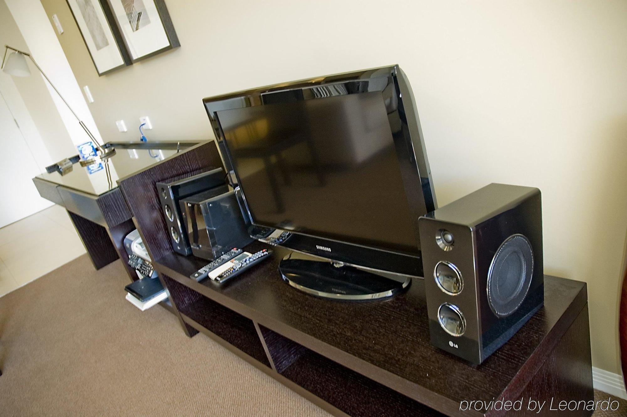 Chancellor Executive Apartments Gold Coast Room photo